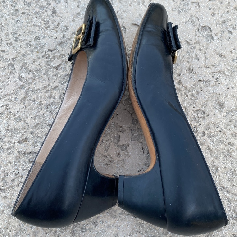 Salvatore Ferragamo bow pumps with snakeskin texture and brass hardware 5.5 B - Picture 9 of 14